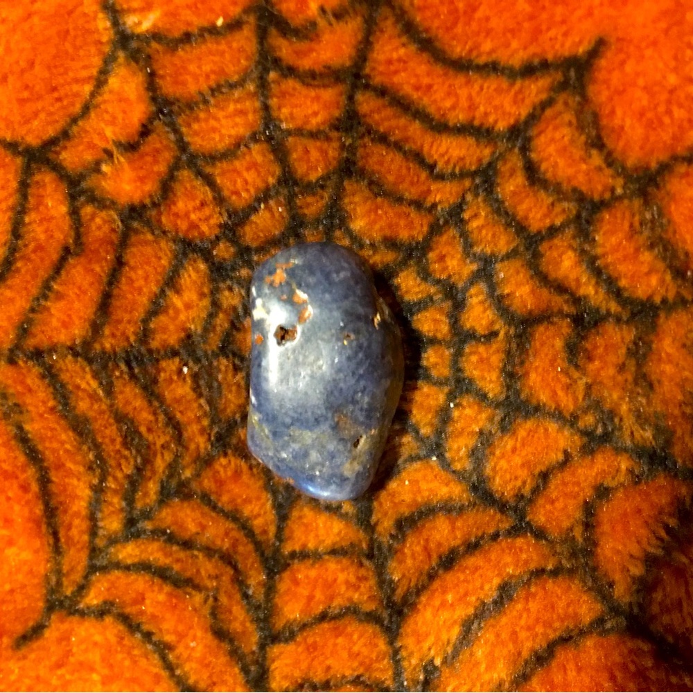 NEW🔮Sapphire stone (Raw cut), small in size, blue in color.